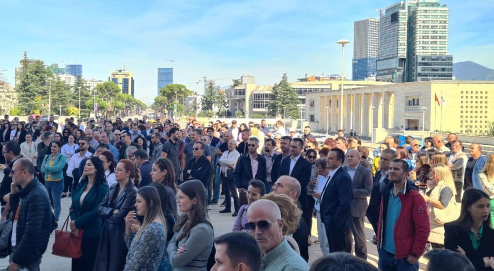 Java e dyte e bojkotit, pedagoget proteste para korpusit universitar
